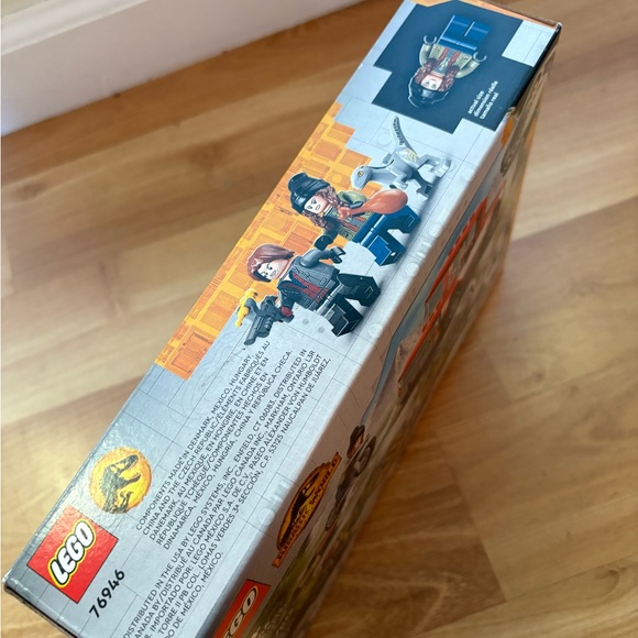 LEGO JURASSIC WORLD Set "BLUE & BETA VELOCIRAPTOR CAPTURE" #76946 New - Picture 3 of 3